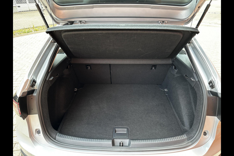 Volkswagen Taigo 1.0 TSI 110pk DSG Style Navigatie Apple Carplay/Android Auto Parkeersensoren Camera Blind Spot Assist Adaptive Cruise Control Stoelverwarming Ledverlichting Climate Control