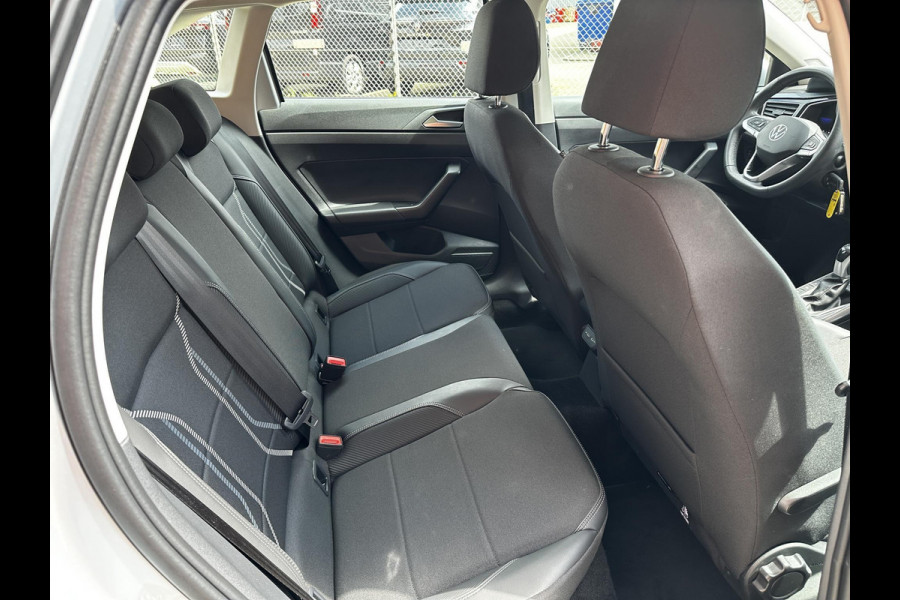 Volkswagen Taigo 1.0 TSI 110pk DSG Style Navigatie Apple Carplay/Android Auto Parkeersensoren Camera Blind Spot Assist Adaptive Cruise Control Stoelverwarming Ledverlichting Climate Control