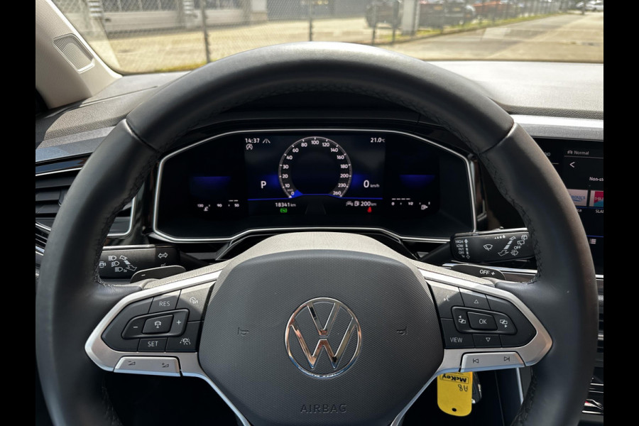 Volkswagen Taigo 1.0 TSI 110pk DSG Style Navigatie Apple Carplay/Android Auto Parkeersensoren Camera Blind Spot Assist Adaptive Cruise Control Stoelverwarming Ledverlichting Climate Control