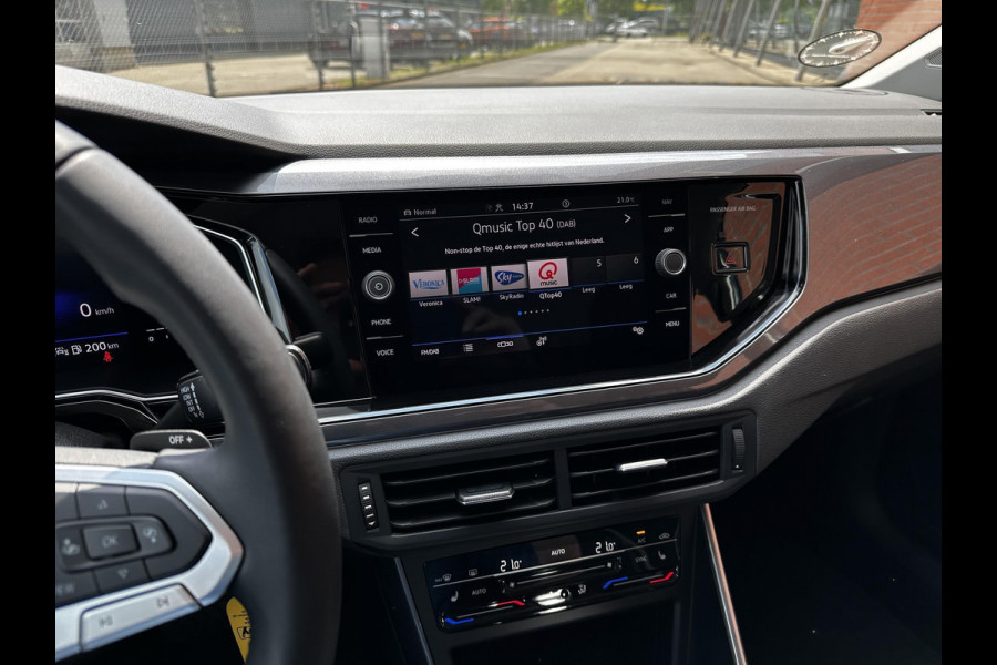 Volkswagen Taigo 1.0 TSI 110pk DSG Style Navigatie Apple Carplay/Android Auto Parkeersensoren Camera Blind Spot Assist Adaptive Cruise Control Stoelverwarming Ledverlichting Climate Control