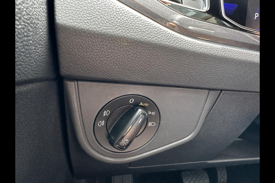 Volkswagen Taigo 1.0 TSI 110pk DSG Style Navigatie Apple Carplay/Android Auto Parkeersensoren Camera Blind Spot Assist Adaptive Cruise Control Stoelverwarming Ledverlichting Climate Control