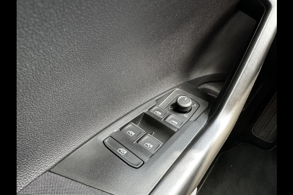 Volkswagen Taigo 1.0 TSI 110pk DSG Style Navigatie Apple Carplay/Android Auto Parkeersensoren Camera Blind Spot Assist Adaptive Cruise Control Stoelverwarming Ledverlichting Climate Control