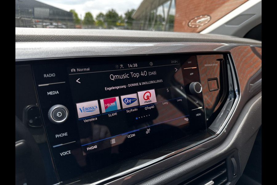 Volkswagen Taigo 1.0 TSI 110pk DSG Style Navigatie Apple Carplay/Android Auto Parkeersensoren Camera Blind Spot Assist Adaptive Cruise Control Stoelverwarming Ledverlichting Climate Control