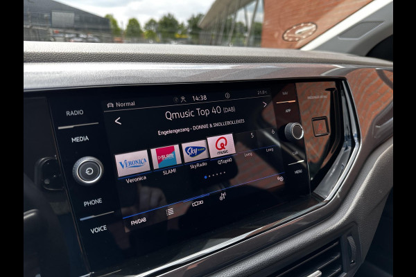 Volkswagen Taigo 1.0 TSI 110pk DSG Style Navigatie Apple Carplay/Android Auto Parkeersensoren Camera Blind Spot Assist Adaptive Cruise Control Stoelverwarming Ledverlichting Climate Control