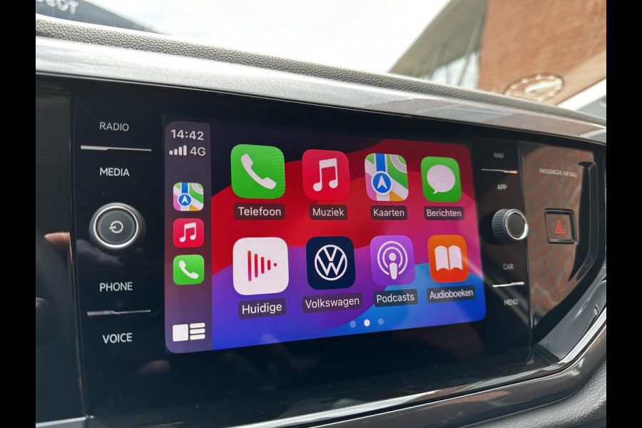 Volkswagen Taigo 1.0 TSI 110pk DSG Style Navigatie Apple Carplay/Android Auto Parkeersensoren Camera Blind Spot Assist Adaptive Cruise Control Stoelverwarming Ledverlichting Climate Control