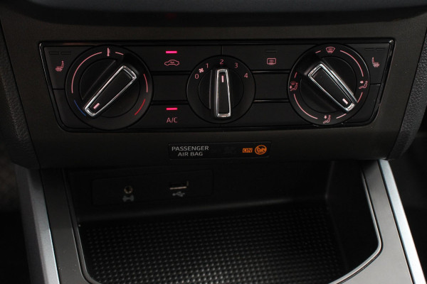 Seat Arona 1.0 TSI Style | Cruise Control | Airco | Parkeersensoren Achter | Stoelverwarming | lichtmetalen Velgen |