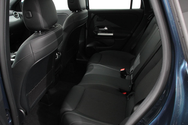 Mercedes-Benz GLA 200 163pk Automaat Progressive Mercedes-Benz GLA-klasse 200 Progressive | Panorama Dak | Navigatie | Camera | Cruise Control | LED Matrix | DAB | Memomy Stoel |