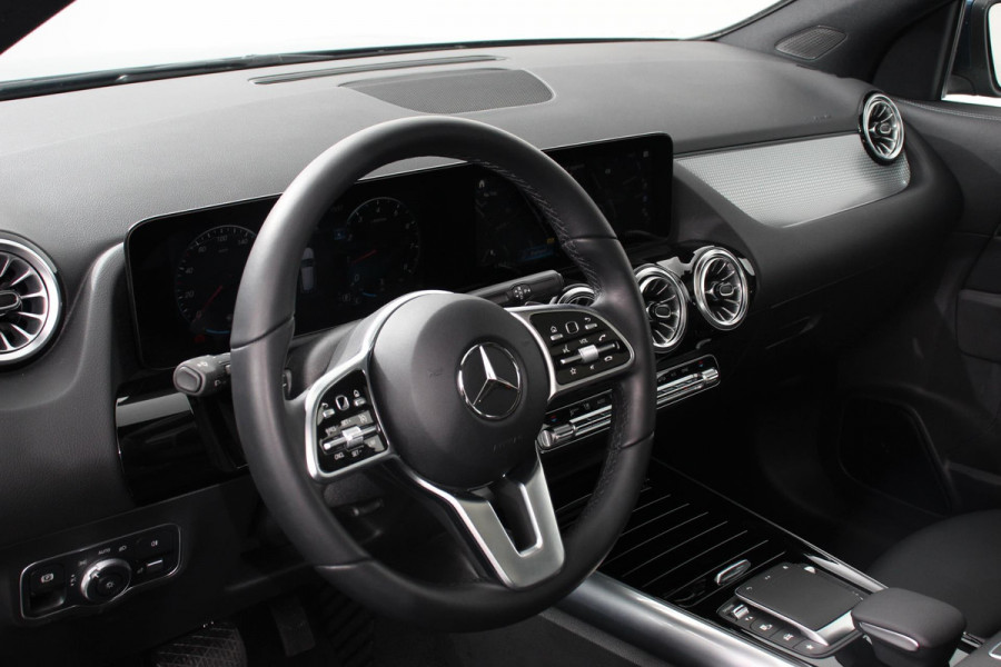 Mercedes-Benz GLA 200 163pk Automaat Progressive Mercedes-Benz GLA-klasse 200 Progressive | Panorama Dak | Navigatie | Camera | Cruise Control | LED Matrix | DAB | Memomy Stoel |