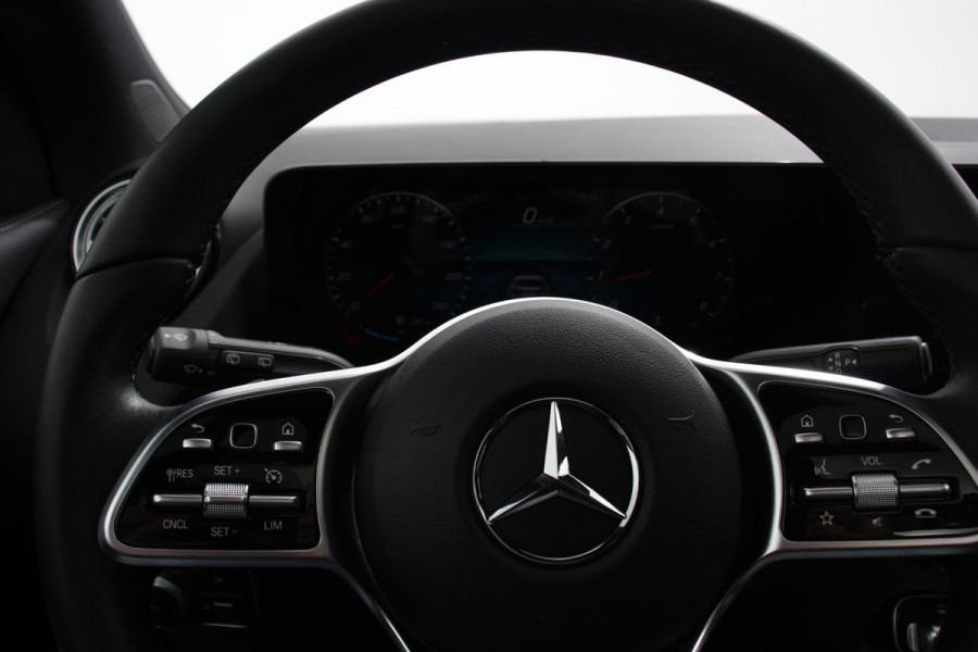 Mercedes-Benz GLA 200 163pk Automaat Progressive Mercedes-Benz GLA-klasse 200 Progressive | Panorama Dak | Navigatie | Camera | Cruise Control | LED Matrix | DAB | Memomy Stoel |