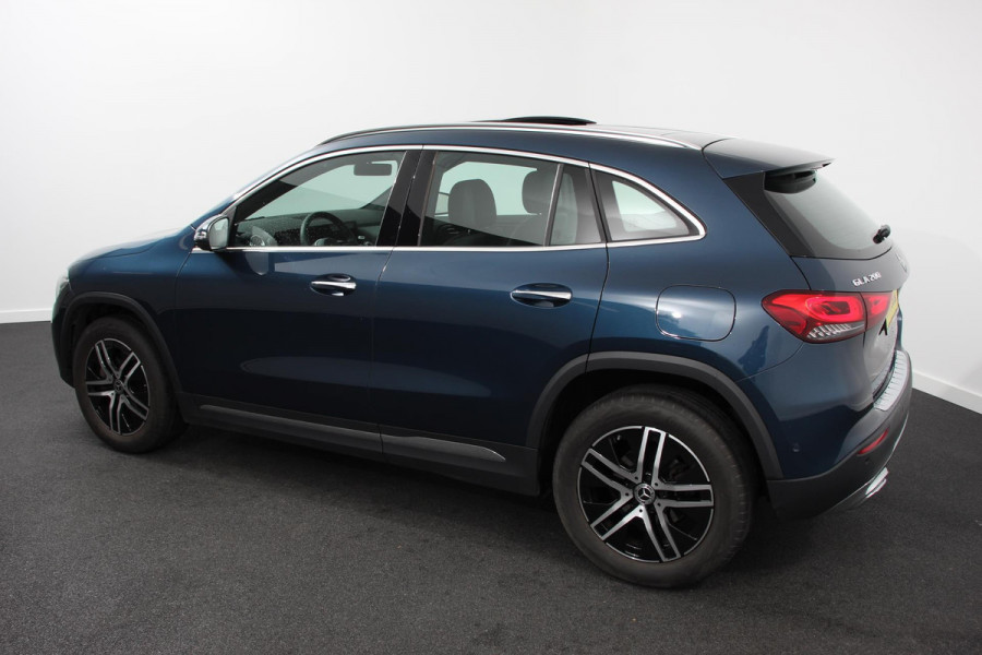 Mercedes-Benz GLA 200 163pk Automaat Progressive Mercedes-Benz GLA-klasse 200 Progressive | Panorama Dak | Navigatie | Camera | Cruise Control | LED Matrix | DAB | Memomy Stoel |