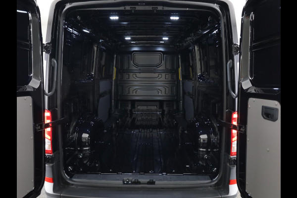 Volkswagen Crafter Trendline L3 2.0 TDI EU6 140 pk GVW 3.0T NETTO DEAL!!  Zijschuifdeur links en rechts, Camera achter!!