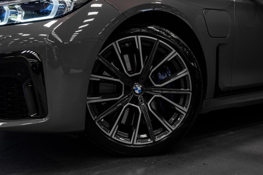 BMW 7 Serie 745e High Executive *M-Sport / Bowers & Wilkins / Actieve-Besturing / Soft-Close / Stoelventilatie / Schuif-/kanteldak*