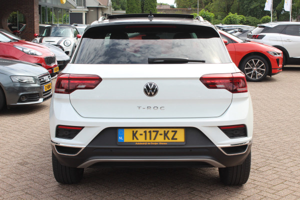 Volkswagen T-Roc 1.5 TSI Sport / Trekhaak / Panoramadak / Camera / 18'' / Dodehoek / Elektr. achterklep / Apple CarPlay / DAB / ACC