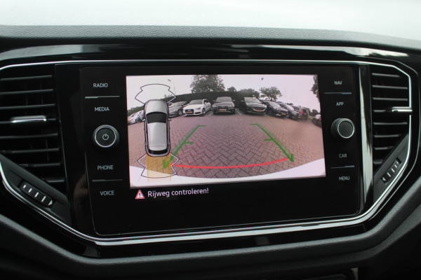 Volkswagen T-Roc 1.5 TSI Sport / Trekhaak / Panoramadak / Camera / 18'' / Dodehoek / Elektr. achterklep / Apple CarPlay / DAB / ACC
