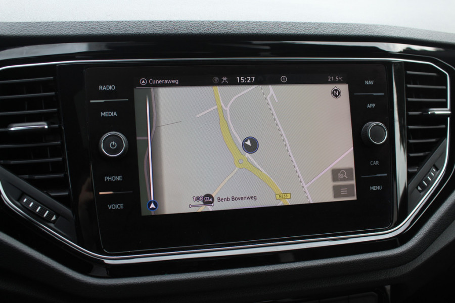 Volkswagen T-Roc 1.5 TSI Sport / Trekhaak / Panoramadak / Camera / 18'' / Dodehoek / Elektr. achterklep / Apple CarPlay / DAB / ACC