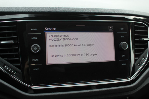 Volkswagen T-Roc 1.5 TSI Sport / Trekhaak / Panoramadak / Camera / 18'' / Dodehoek / Elektr. achterklep / Apple CarPlay / DAB / ACC