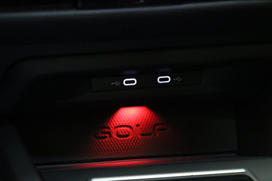 Volkswagen Golf 2.0 TSI GTI CLUBSPORT /PANO/NURBERG/CAM/HUD/IQ-LIGHT/MEMORY/STUURVERWARING/BOMVOLL