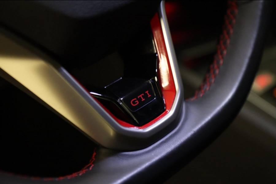 Volkswagen Golf 2.0 TSI GTI CLUBSPORT /PANO/NURBERG/CAM/HUD/IQ-LIGHT/MEMORY/STUURVERWARING/BOMVOLL