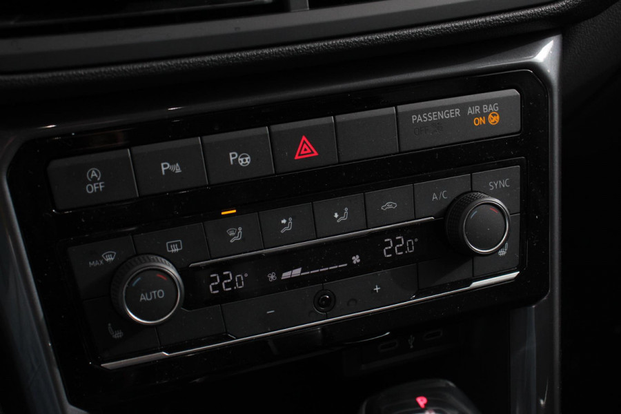 Volkswagen T-Cross 1.0 TSI 110pk DSG R-Line Navigatie Climate control Virtual Cockpit Camera Stoelverwarming