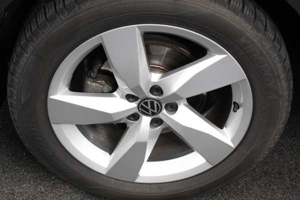 Volkswagen T-Cross 1.0 TSI 110pk DSG R-Line Navigatie Climate control Virtual Cockpit Camera Stoelverwarming