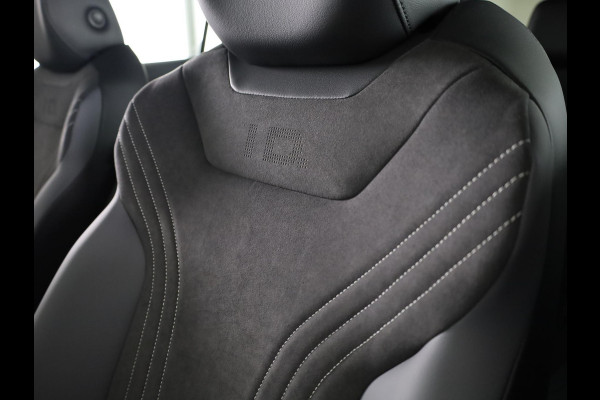 Volkswagen Pro Business 77 kWh accu 210 kW / 286 PK SUV Elekt