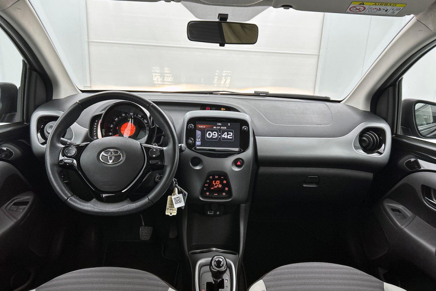Toyota Aygo 1.0 VVT-i x-joy(NL-auto, Goed OnderH, Automatische Airco, Camera, Parkeersensoren, Etc)