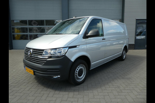 Volkswagen Transporter 2.0 TDI L2H1 airco . pdc. trekhaak. 3 zits