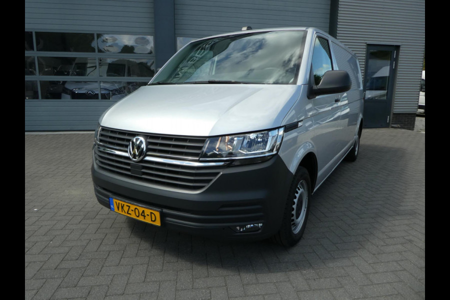 Volkswagen Transporter 2.0 TDI L2H1 airco . pdc. trekhaak. 3 zits
