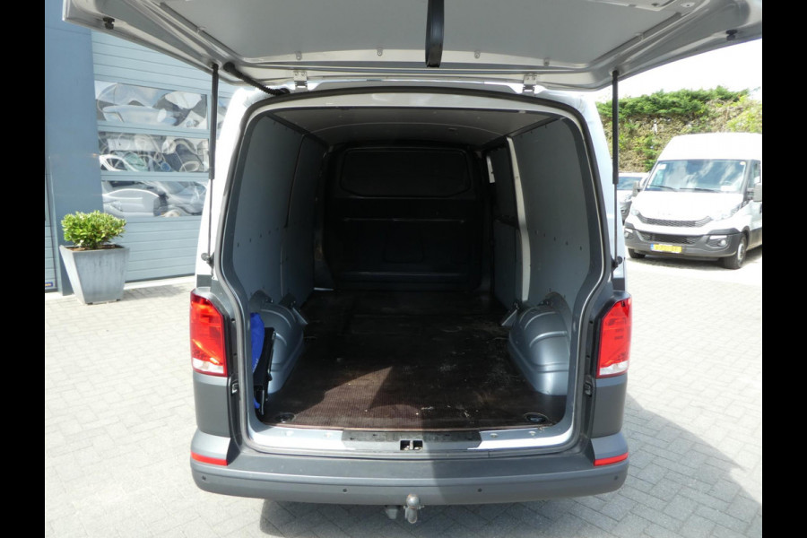 Volkswagen Transporter 2.0 TDI L2H1 airco . pdc. trekhaak. 3 zits