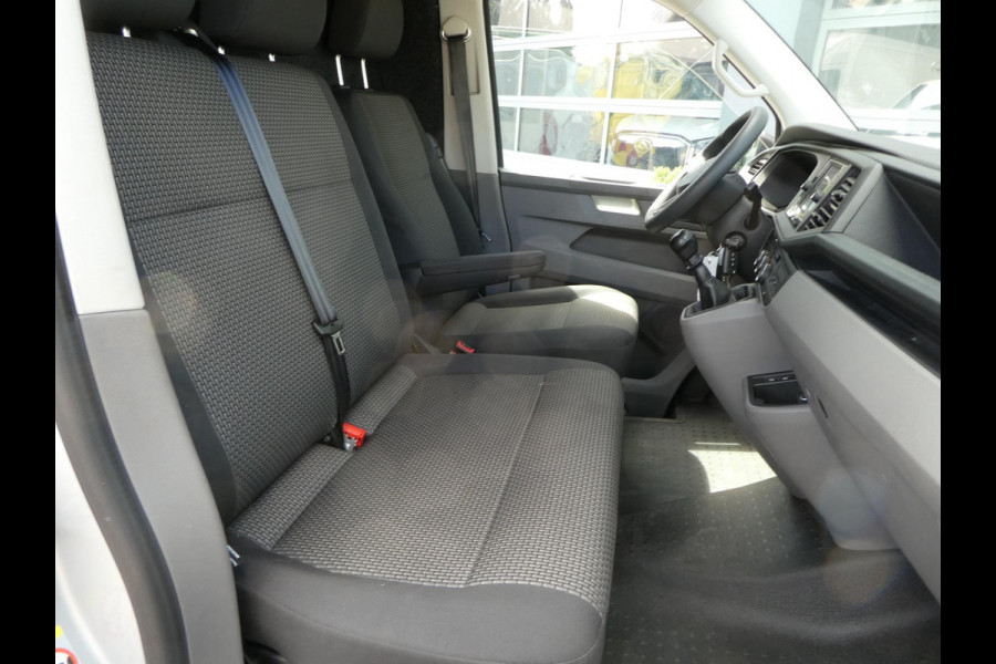Volkswagen Transporter 2.0 TDI L2H1 airco . pdc. trekhaak. 3 zits