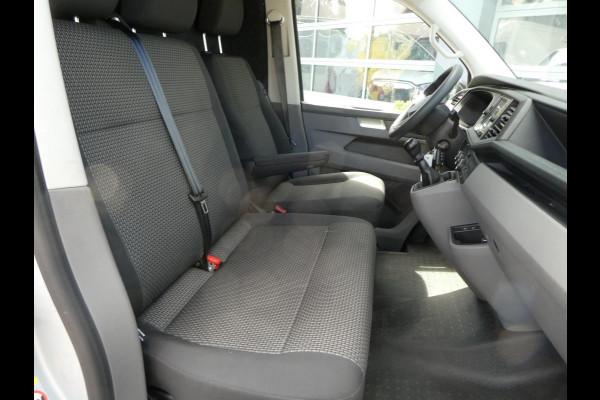 Volkswagen Transporter 2.0 TDI L2H1 airco . pdc. trekhaak. 3 zits