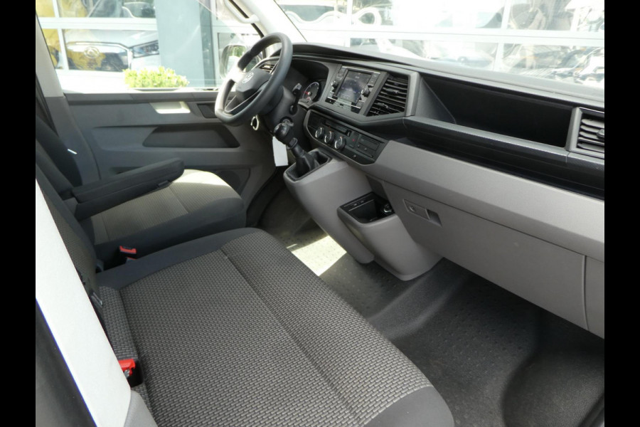 Volkswagen Transporter 2.0 TDI L2H1 airco . pdc. trekhaak. 3 zits