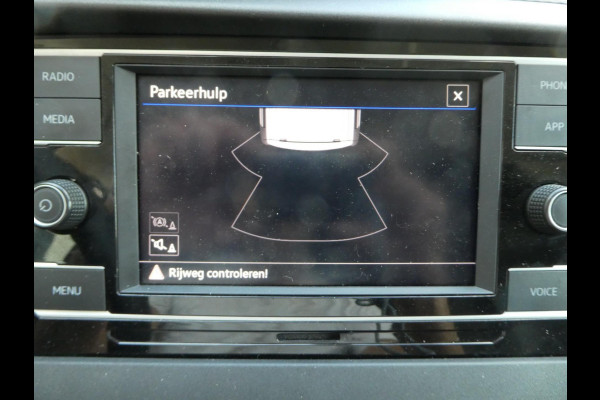 Volkswagen Transporter 2.0 TDI L2H1 airco . pdc. trekhaak. 3 zits