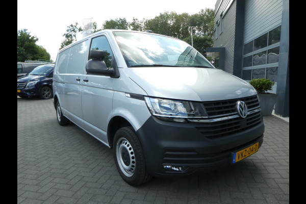 Volkswagen Transporter 2.0 TDI L2H1 airco . pdc. trekhaak. 3 zits