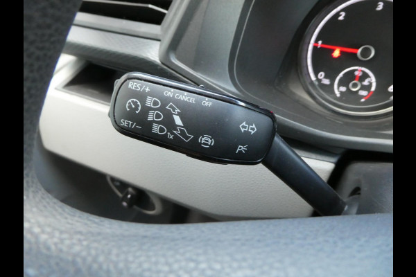 Volkswagen Transporter 2.0 TDI L2H1 airco . pdc. trekhaak. 3 zits