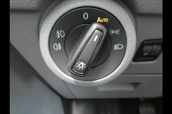 Volkswagen Transporter 2.0 TDI L2H1 airco . pdc. trekhaak. 3 zits