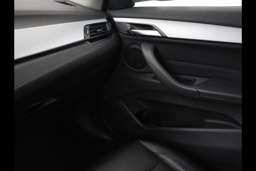 BMW X1 xDrive25e eDrive Edition | Leder | Head-Up | Stoelverwarming | Full LED | Navigatie | Climate control | Parkeerhulp | Cruise control | DAB