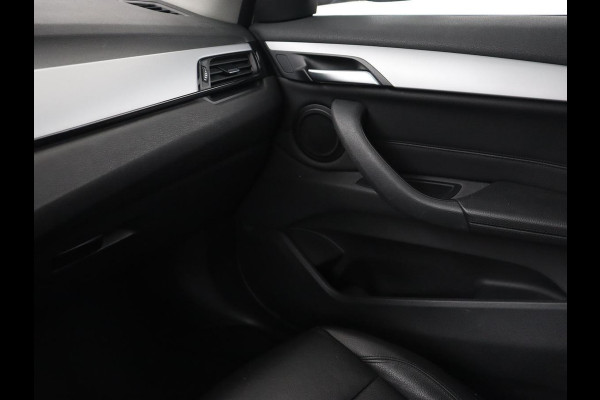 BMW X1 xDrive25e eDrive Edition | Leder | Head-Up | Stoelverwarming | Full LED | Navigatie | Climate control | Parkeerhulp | Cruise control | DAB