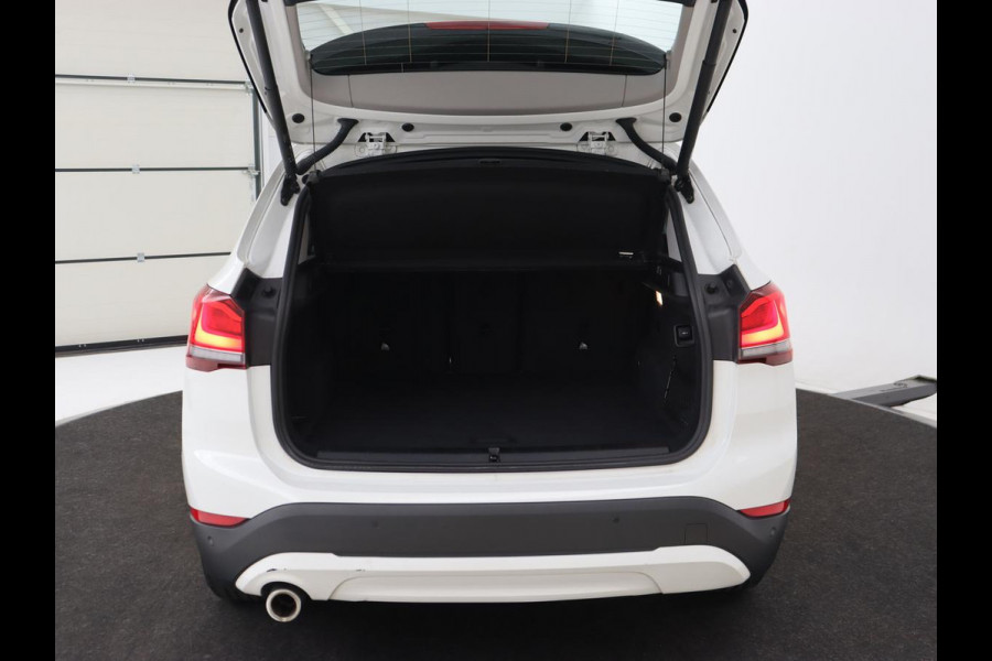 BMW X1 xDrive25e eDrive Edition | Leder | Head-Up | Stoelverwarming | Full LED | Navigatie | Climate control | Parkeerhulp | Cruise control | DAB
