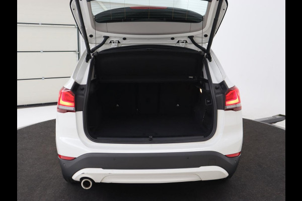 BMW X1 xDrive25e eDrive Edition | Leder | Head-Up | Stoelverwarming | Full LED | Navigatie | Climate control | Parkeerhulp | Cruise control | DAB