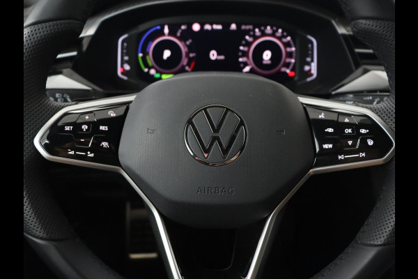 Volkswagen Arteon 1.4 TSI eHybrid R-Line | Panoramadak | Leder | Head-Up | Stoelverwarming | 360 Camera | Matrix LED | Massage | Park Assist | Sportstoelen | Keyless | Achterbankverwarming | Carplay | PHEV