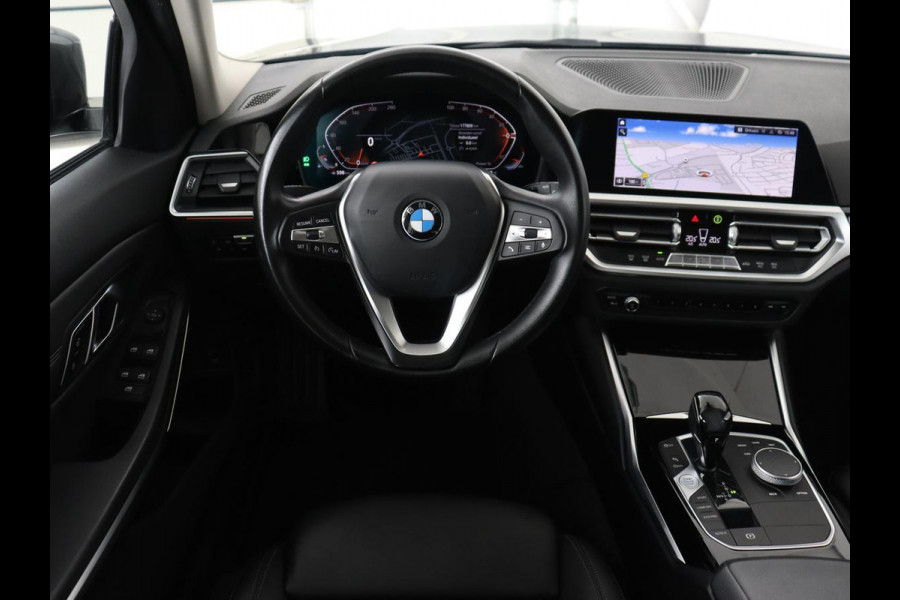 BMW 3 Serie 318i Executive Edition | Sport Line | Trekhaak | Sportstoelen | Carplay | Half leder | Live Cockpit | Navigatie | Climate control | Parkeerhulp