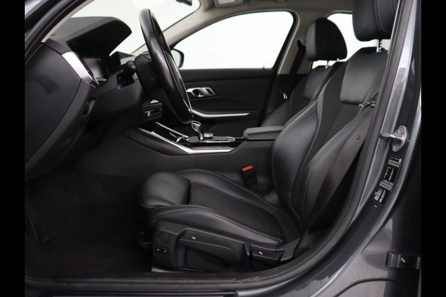 BMW 3 Serie 318i Executive Edition | Sport Line | Trekhaak | Sportstoelen | Carplay | Half leder | Live Cockpit | Navigatie | Climate control | Parkeerhulp