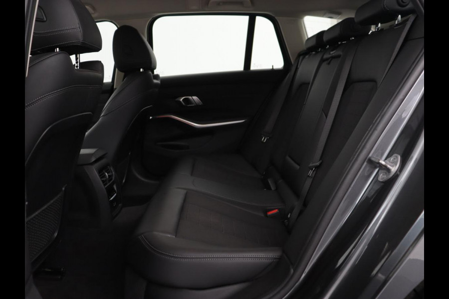 BMW 3 Serie 318i Executive Edition | Sport Line | Trekhaak | Sportstoelen | Carplay | Half leder | Live Cockpit | Navigatie | Climate control | Parkeerhulp