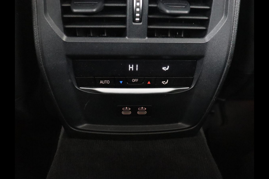 BMW 3 Serie 318i Executive Edition | Sport Line | Trekhaak | Sportstoelen | Carplay | Half leder | Live Cockpit | Navigatie | Climate control | Parkeerhulp