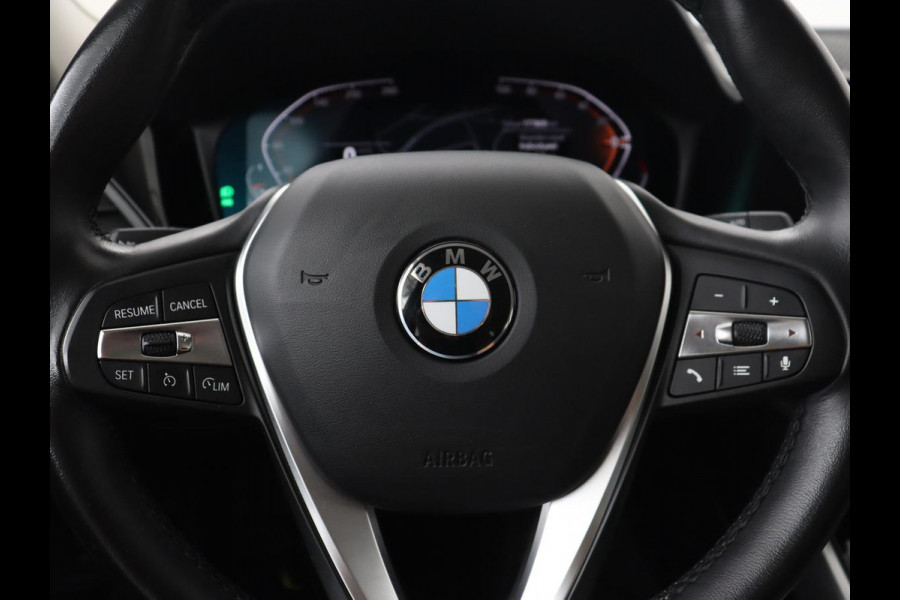 BMW 3 Serie 318i Executive Edition | Sport Line | Trekhaak | Sportstoelen | Carplay | Half leder | Live Cockpit | Navigatie | Climate control | Parkeerhulp