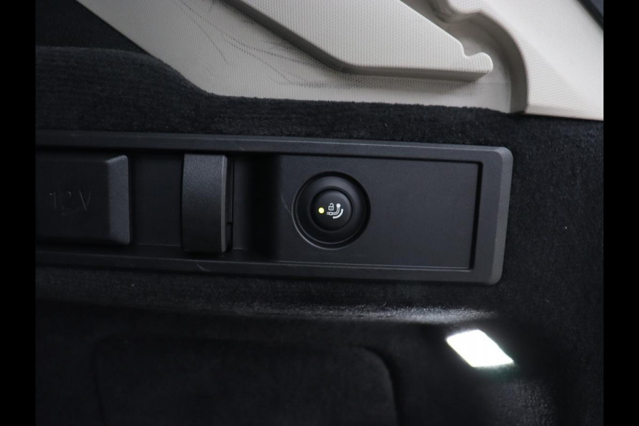 BMW 3 Serie 318i Executive Edition | Sport Line | Trekhaak | Sportstoelen | Carplay | Half leder | Live Cockpit | Navigatie | Climate control | Parkeerhulp