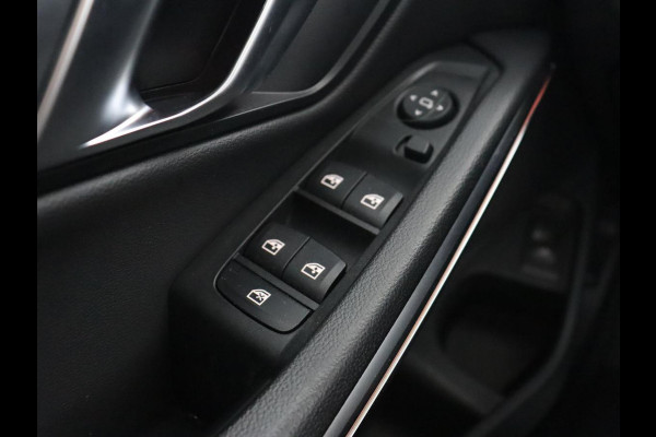 BMW 3 Serie 318i Executive Edition | Sport Line | Trekhaak | Sportstoelen | Carplay | Half leder | Live Cockpit | Navigatie | Climate control | Parkeerhulp