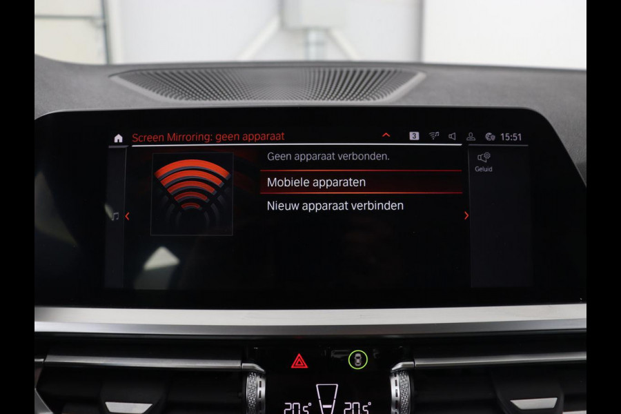 BMW 3 Serie 318i Executive Edition | Sport Line | Trekhaak | Sportstoelen | Carplay | Half leder | Live Cockpit | Navigatie | Climate control | Parkeerhulp