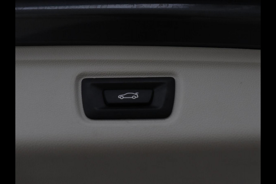 BMW 3 Serie 318i Executive Edition | Sport Line | Trekhaak | Sportstoelen | Carplay | Half leder | Live Cockpit | Navigatie | Climate control | Parkeerhulp